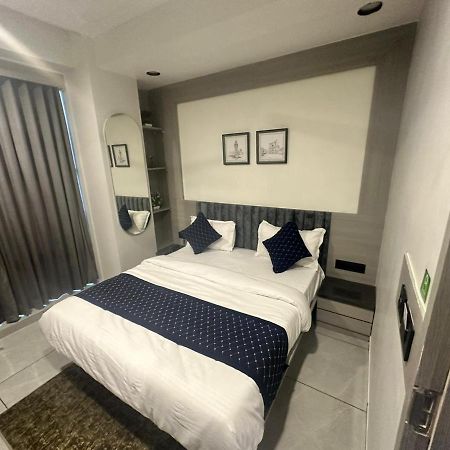 Hotel Asiana Sky Motera Ахмедабад Екстериор снимка