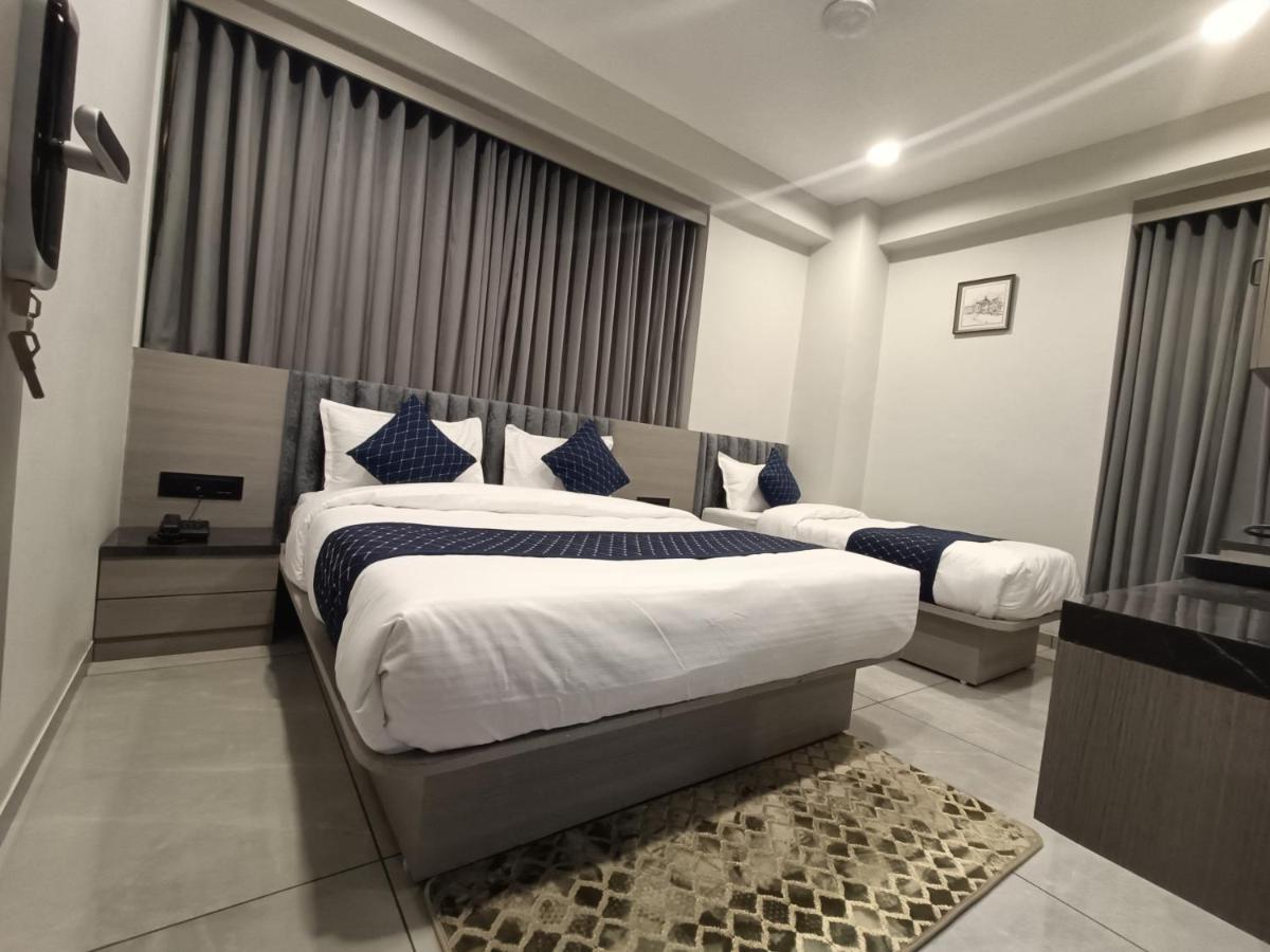 Hotel Asiana Sky Motera Ахмедабад Екстериор снимка