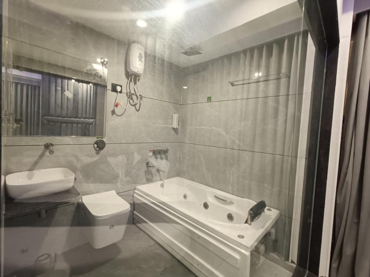 Hotel Asiana Sky Motera Ахмедабад Екстериор снимка