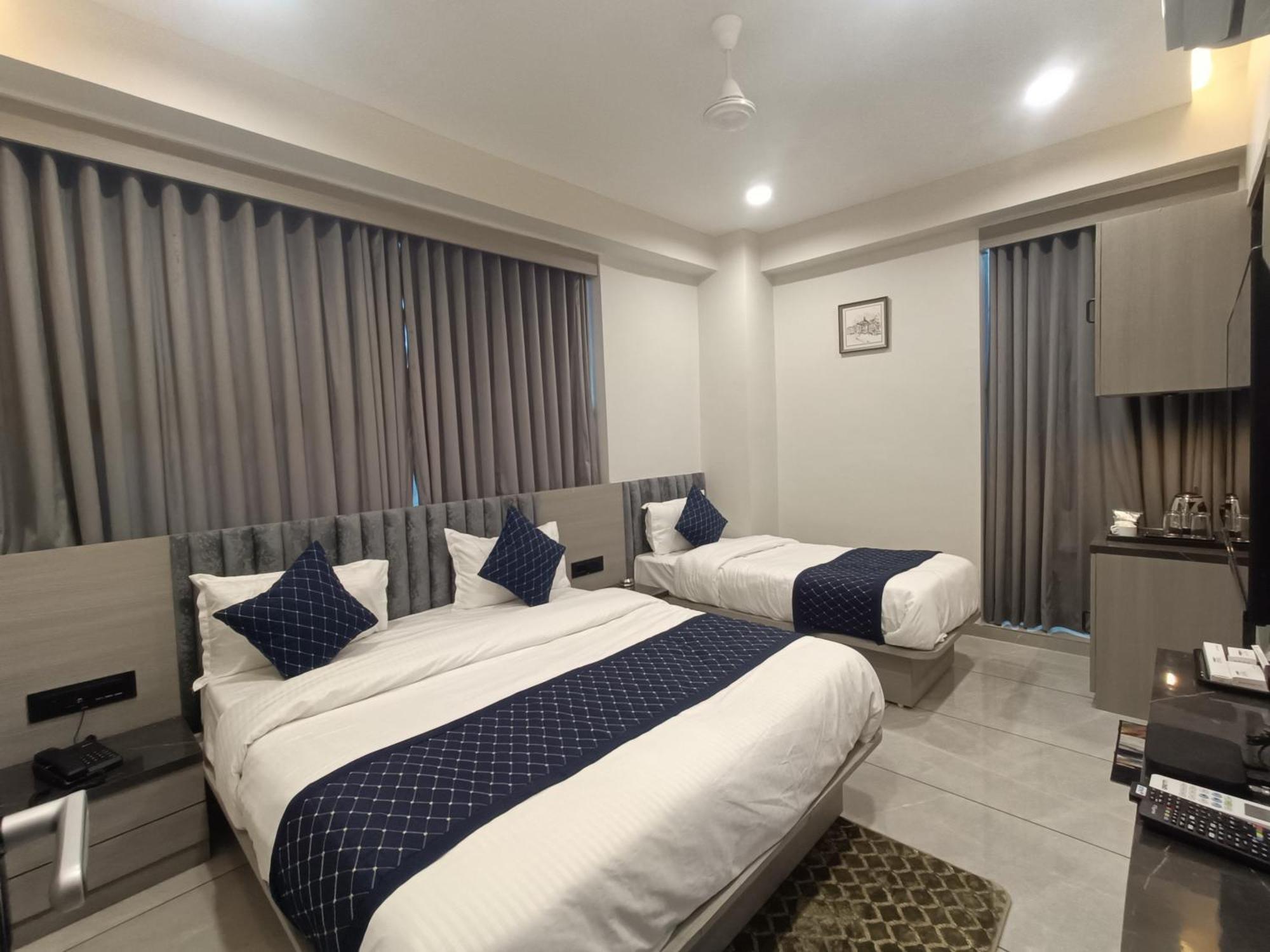 Hotel Asiana Sky Motera Ахмедабад Екстериор снимка