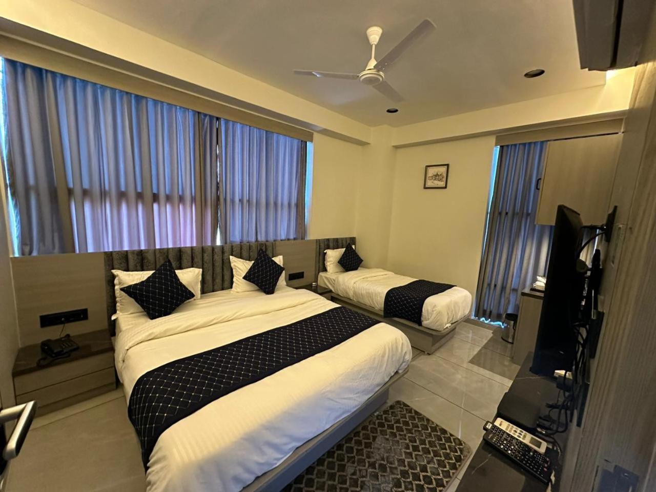 Hotel Asiana Sky Motera Ахмедабад Екстериор снимка