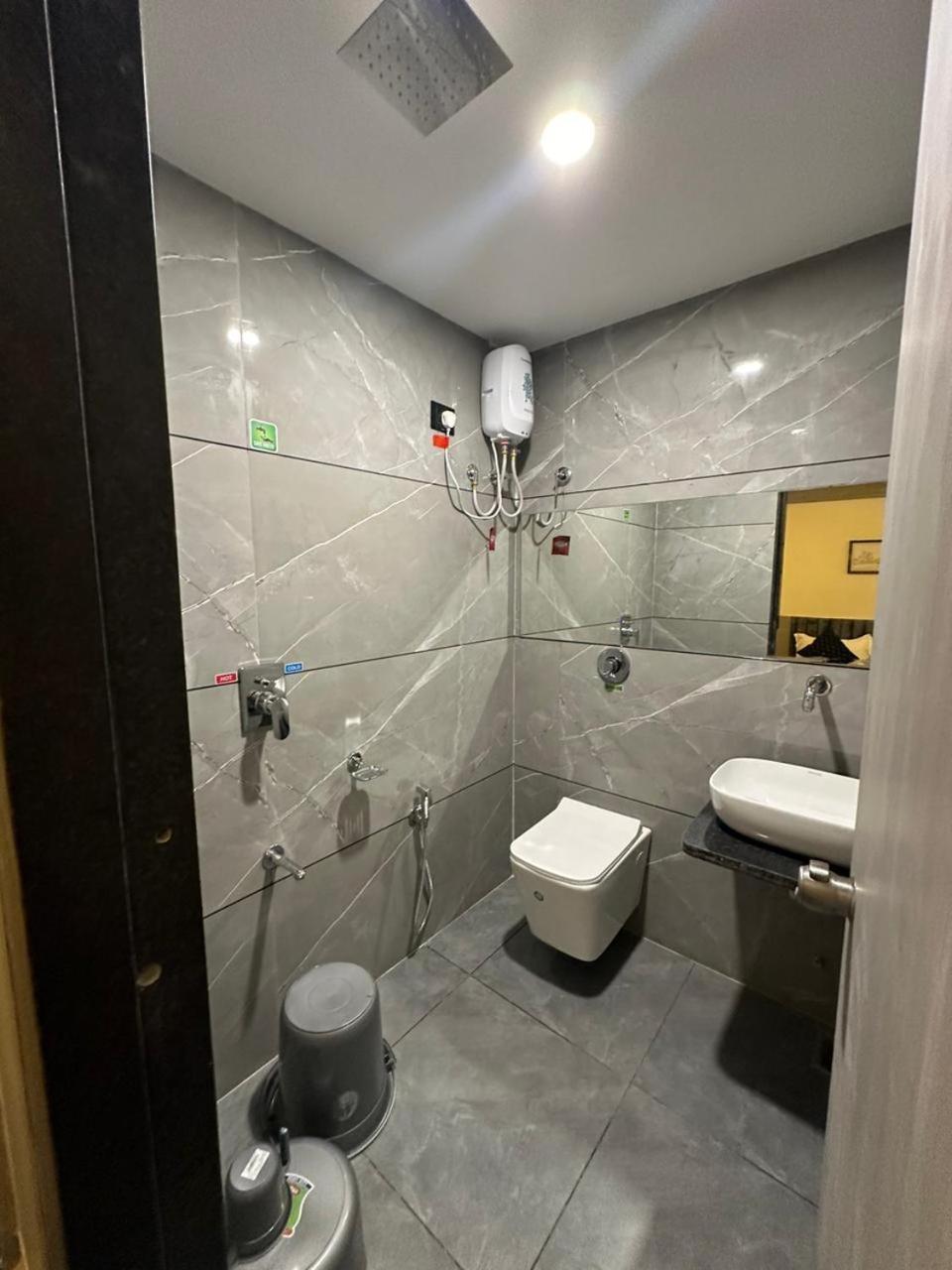 Hotel Asiana Sky Motera Ахмедабад Екстериор снимка